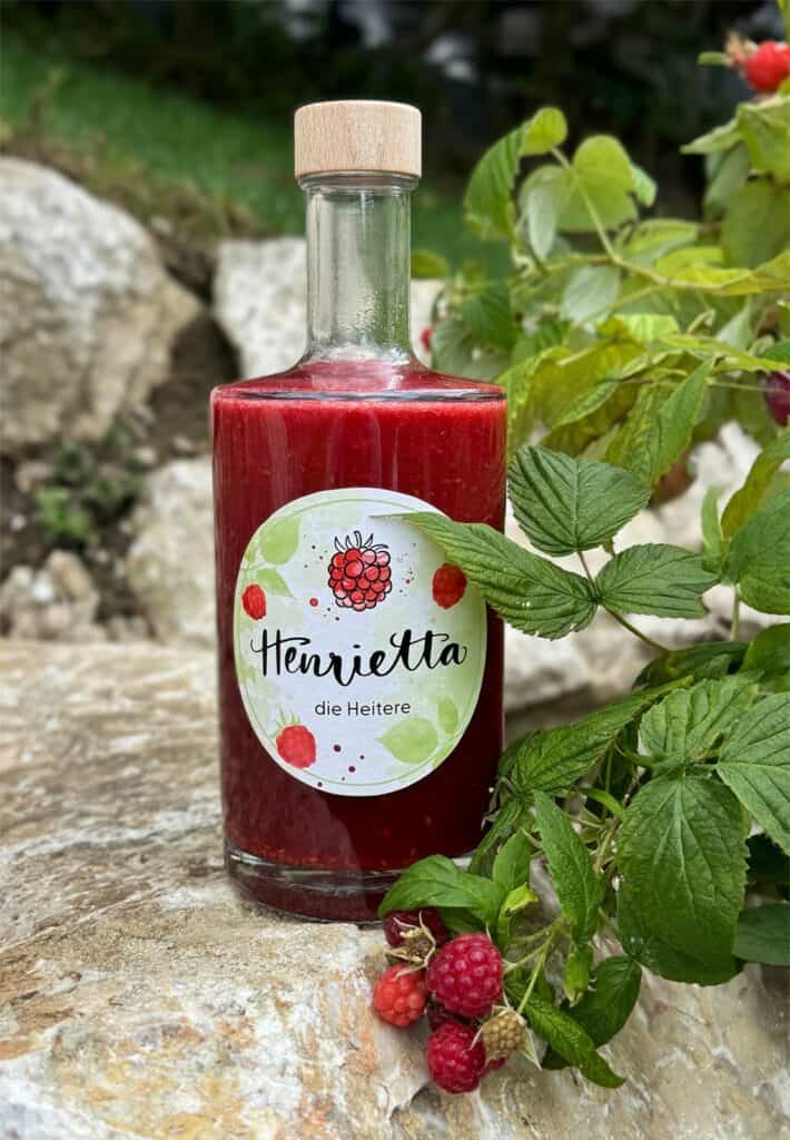 Henrietta die Heitere – alkoholisches Himbeergetränk auf Wodkabasis - liebevoll hergestellt in Wien