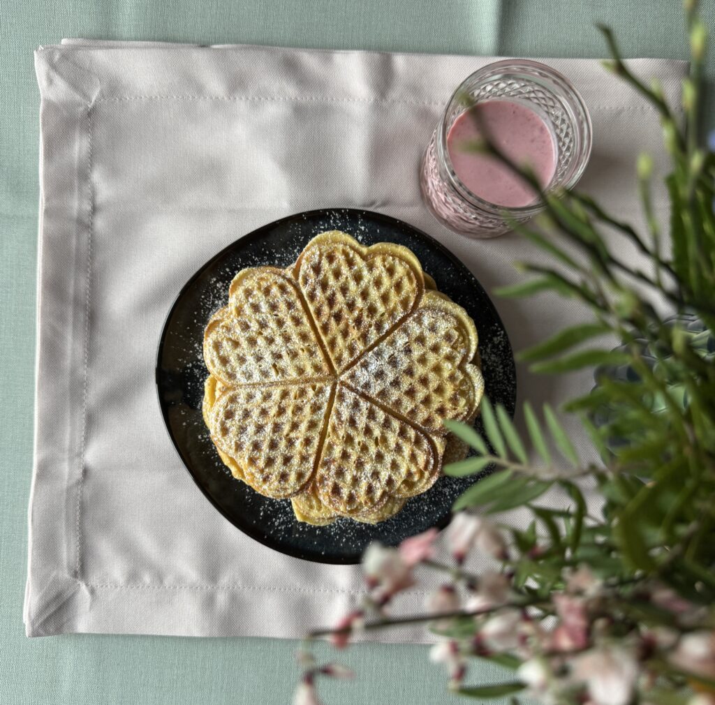 Waffeln mit Joghurt-Himbeer-So&szlig;e